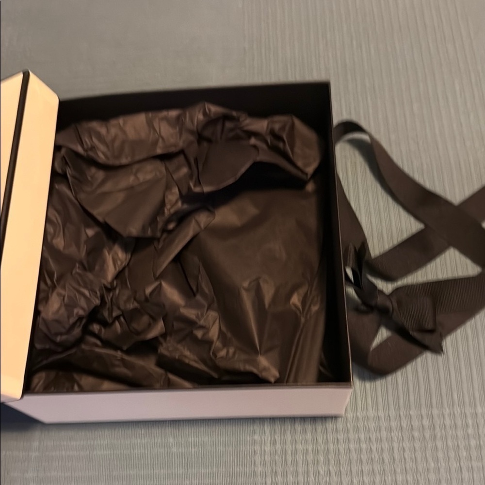 Jo Malone Cream Box with Black Ribbon - Picture 2 of 2